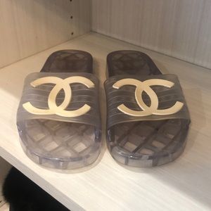 Chanel pool slides 37